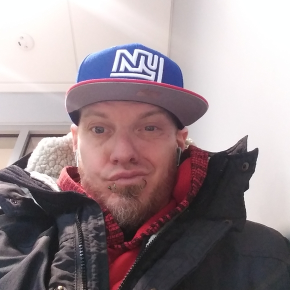 Meet your Posher, Darian - Picture 2 of 3